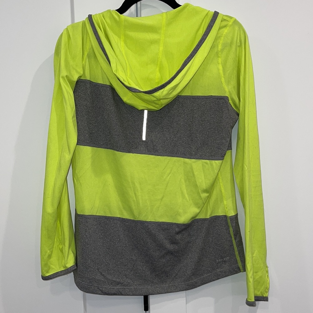Nike top - Picture 3 of 5